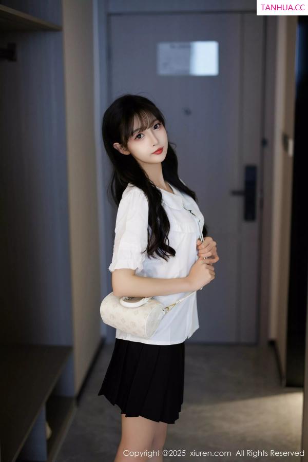  [XiuRen]高清写真图 2025.03.25 No.10067 樱桃小阑子 西安旅拍第3张图片